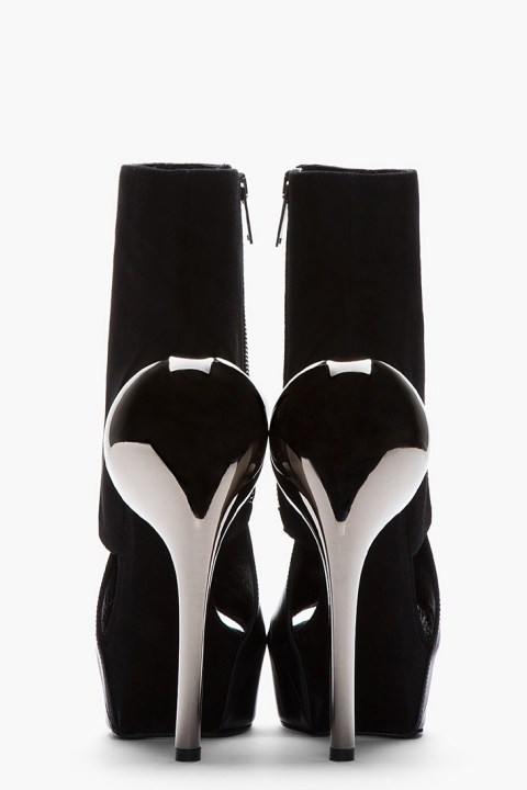 Accent-Heel-Boots-Gareth-Pugh-04